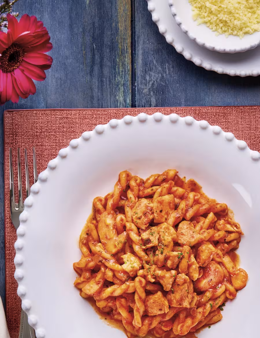 Gemelli pasta with CHICKEN AND MUSHROOMS in Tomato Sauce